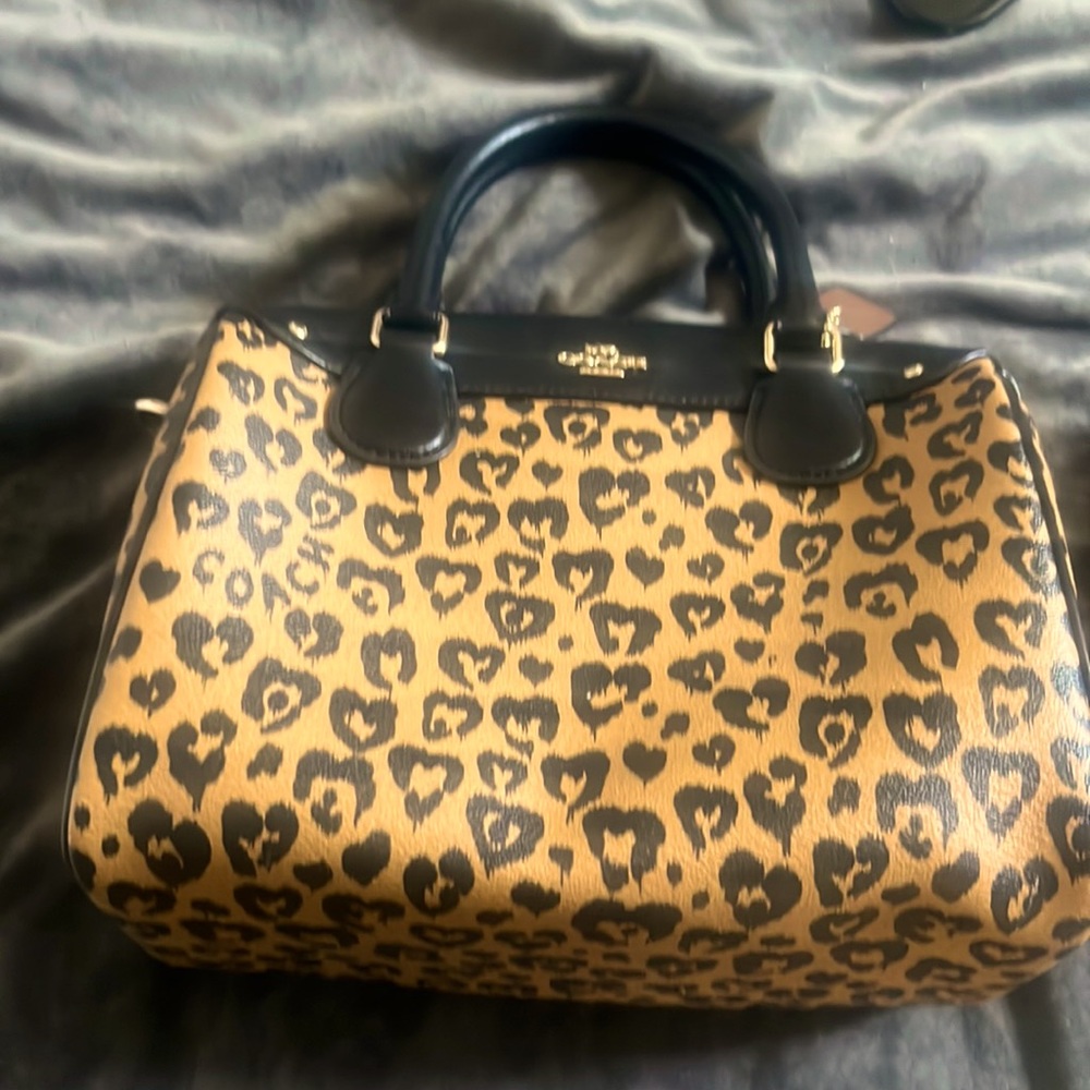Coach Purse prime condition, adjustable straps inside.